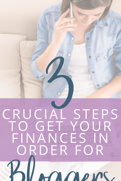 Staying on top of your blog finances is an important part of running an online business. Learn how to keep track of your small business bookkeeping and the steps you need to take right now to get them in order. Small business bookkeeping tips | Small business bookkeeping templates | Blogging expenses free printables
