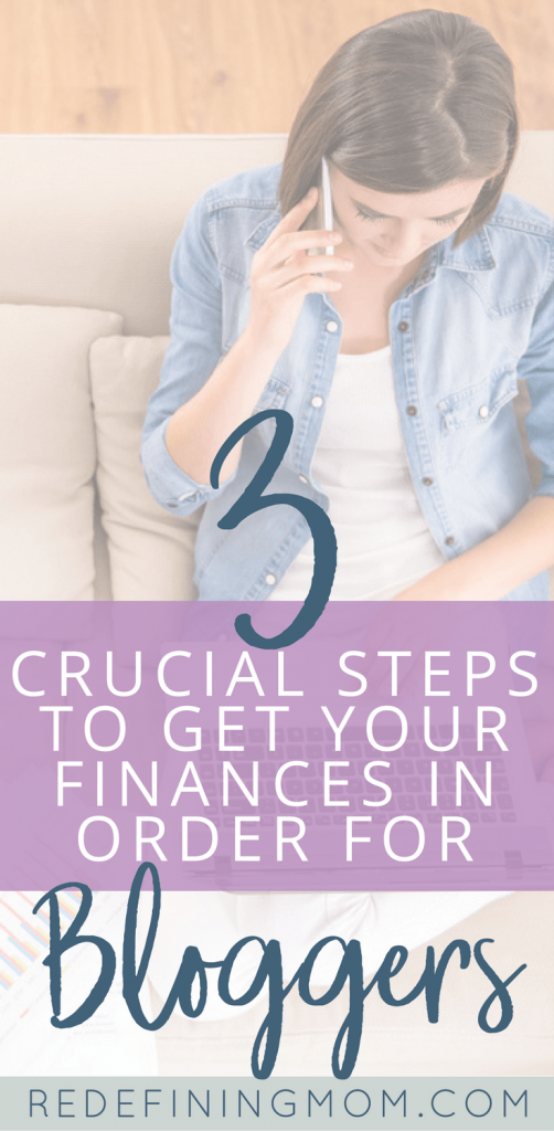 Staying on top of your blog finances is an important part of running an online business. Learn how to keep track of your small business bookkeeping and the steps you need to take right now to get them in order. Small business bookkeeping tips | Small business bookkeeping templates | Blogging expenses free printables